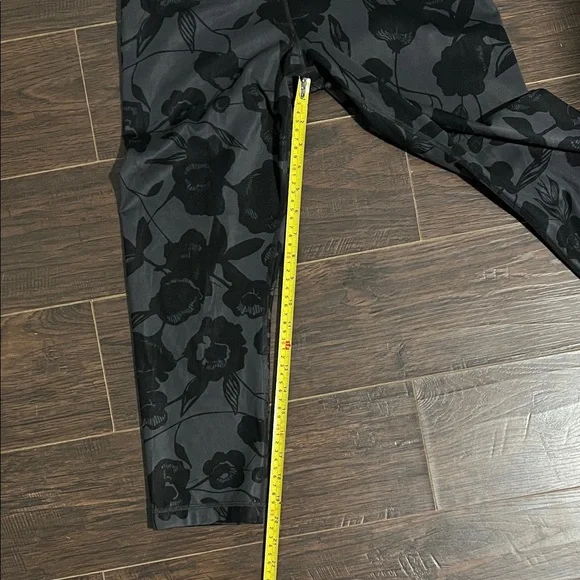 lululemon athletica Black Floral Print Leggings - Picture 6 of 10